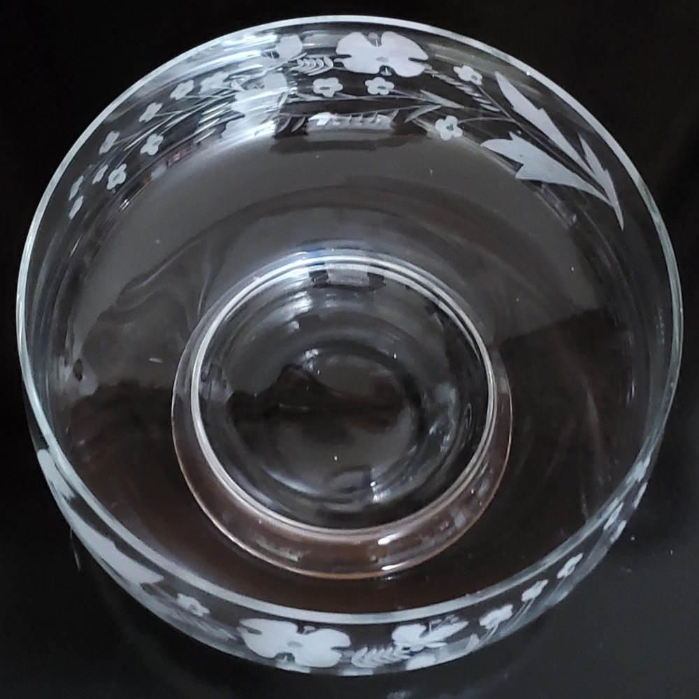 🇷🇴 8 1/2" Etched Floral Bowl with Thick Pedestal Base - Picture 12 of 16